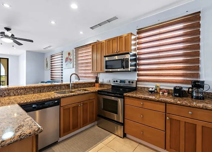 Modern Penthouse With Sweeping Ocean Views & Club Access *