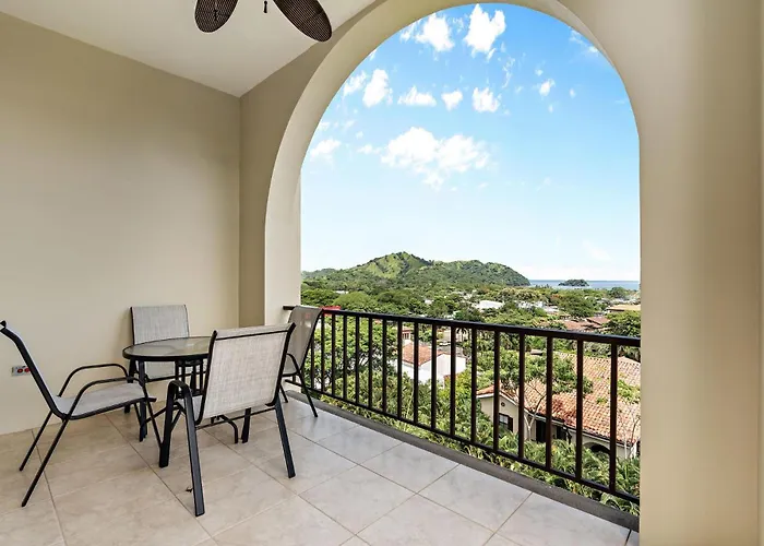 Сasa de vacaciones Modern Penthouse With Sweeping Ocean Views & Club Access *