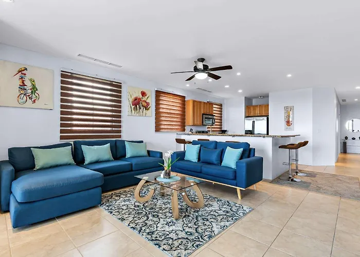 Modern Penthouse With Sweeping Ocean Views & Club Access *