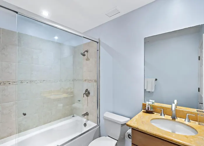 Сasa de vacaciones Modern Penthouse With Sweeping Ocean Views & Club Access *