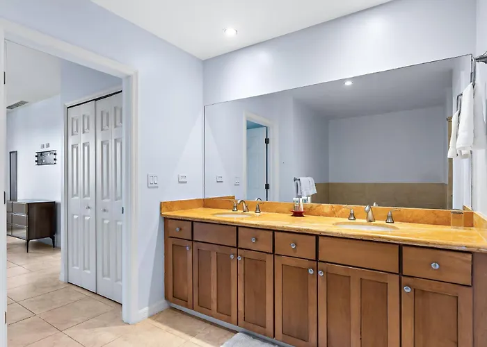 Modern Penthouse With Sweeping Ocean Views & Club Access * Coco