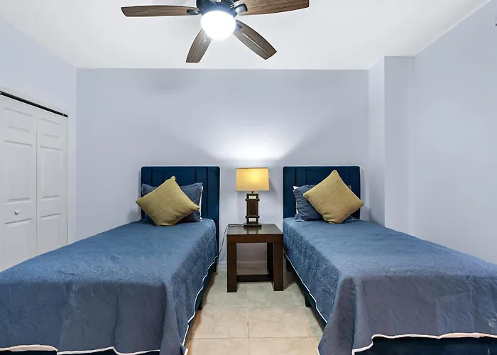 Сasa de vacaciones Modern Penthouse With Sweeping Ocean Views & Club Access *